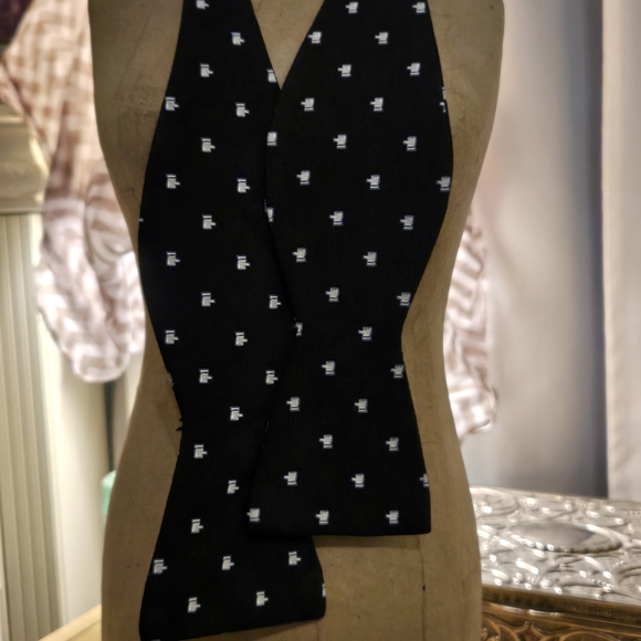 The Tie Bar Black and White Patterned Scarf - Picture 1 of 3